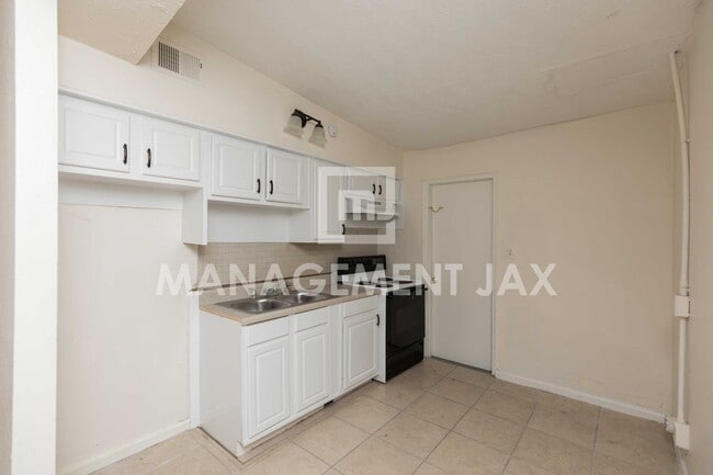 Photo - 5838 Abelia Rd