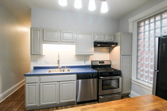 Kitchen - 421 Hopkins St Unit 1