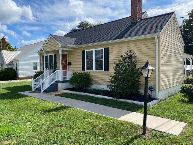 Photo - 418 S Maple St