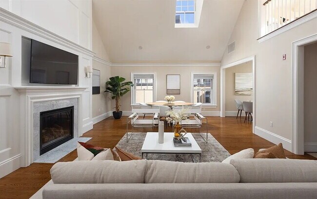 Photo - Bright & Spacious Unit with Natural Light