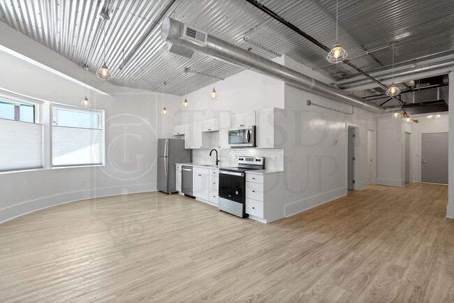 Building Photo - Avail July 15th! Stylish 1-Bedroom Apartment in Mt. Washington –2 Off Street Parking Spaces, AC, ... Unit SOU160-3