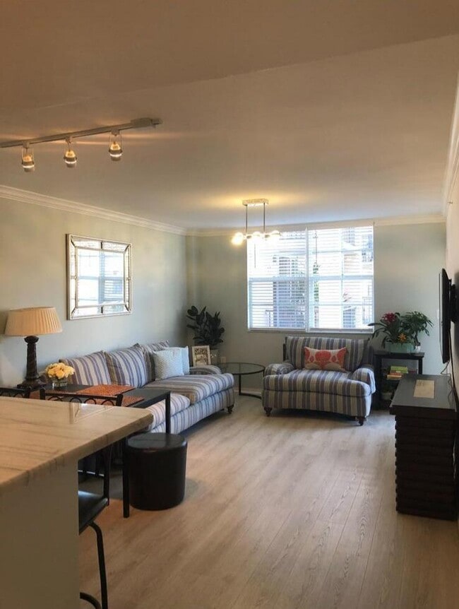 Building Photo - 1801 N Flagler Dr Unit 811