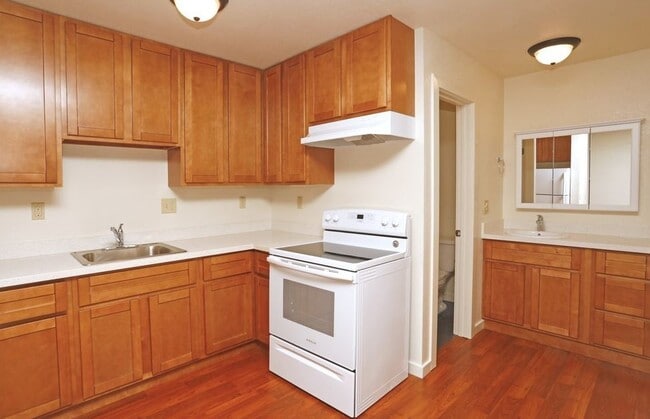 Photo - Twin Pines Manor Apartments