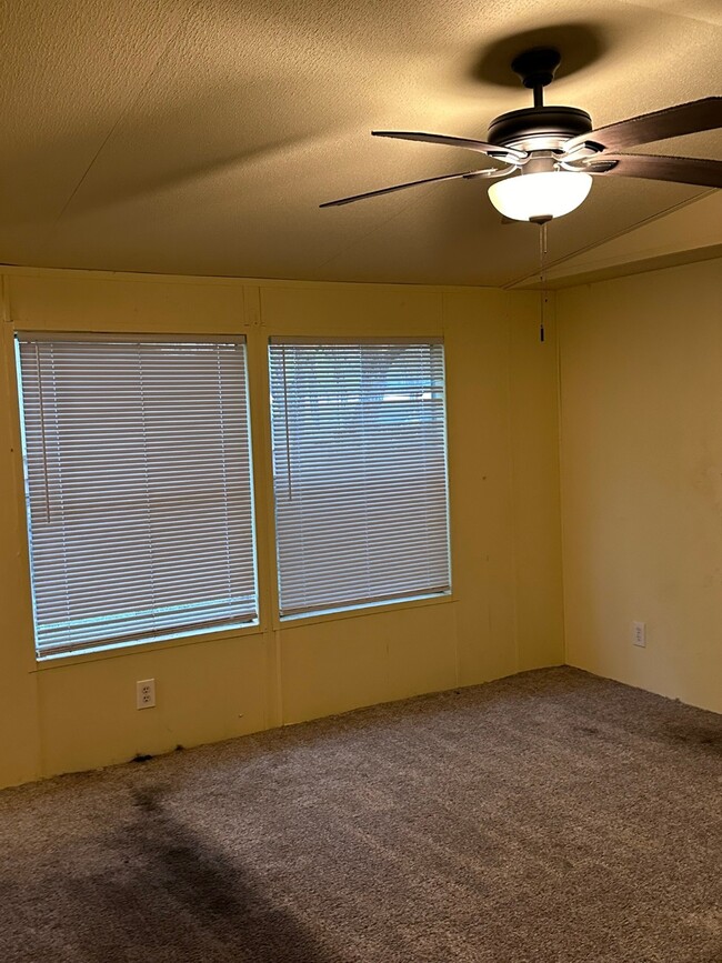 Building Photo - 20183 Lakeway Ln Rental