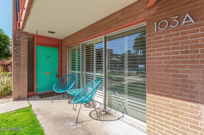 Photo - 103 E Palm Ln