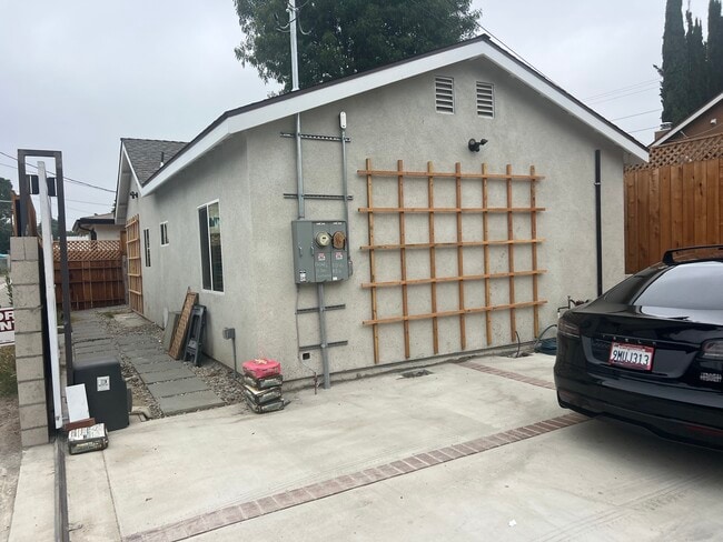 Photo - 17044 San Fernando Mission Blvd