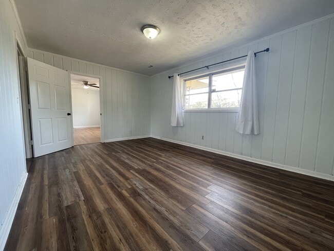 Photo - 1920 Charlton Dr