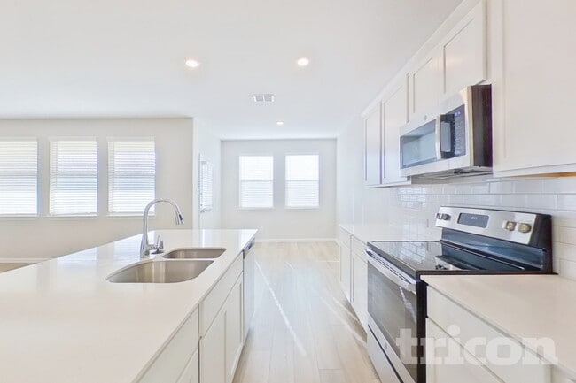 Photo - 440 Walpole Ct