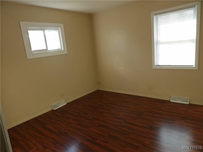 Building Photo - 10332 Transit Rd