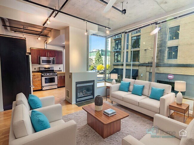 Building Photo - Beautiful Studio Condo in Portland!