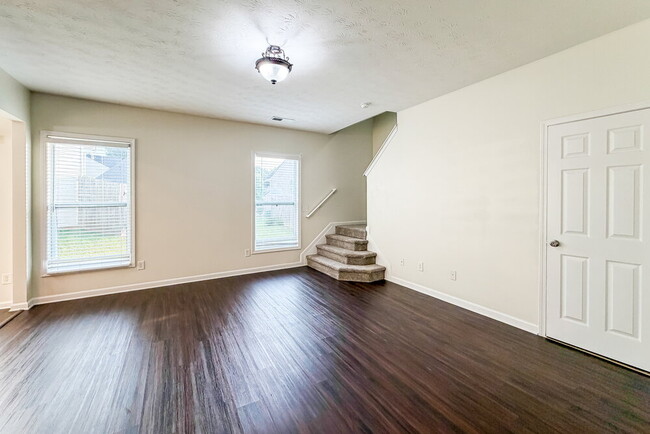Photo - 815 Forsythia Way