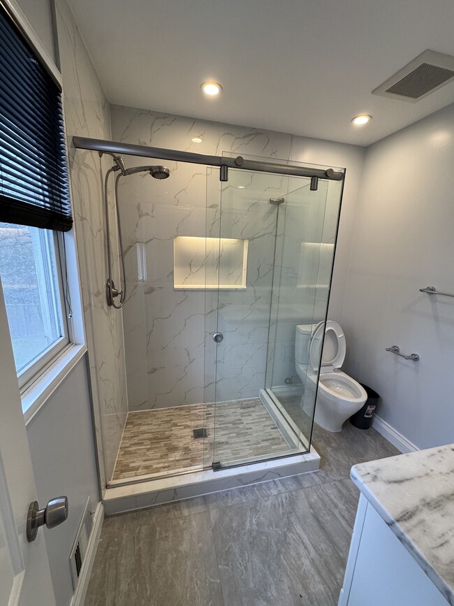 Photo - 7209 Needwood Rd