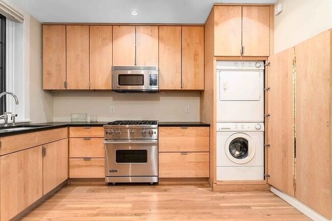 Photo - 290 W 12th St Unidad 1C