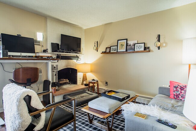 Building Photo - 1233 N Ogden St Unit 401