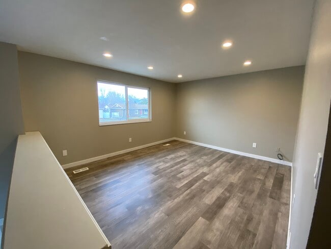 Photo - 373 Lakewood Dr