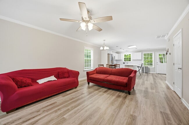 Photo - 2948 Lashmit Dr