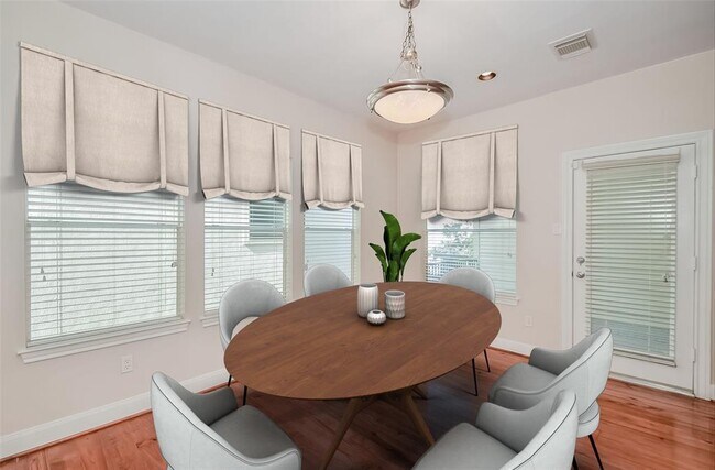 Photo - 703 Detering St