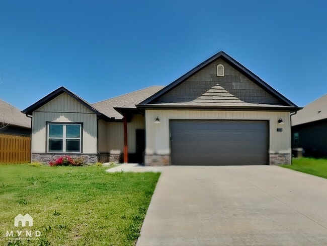 Building Photo - 1010 Pebble Pass Rental