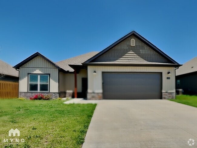 Building Photo - 1010 Pebble Pass Rental