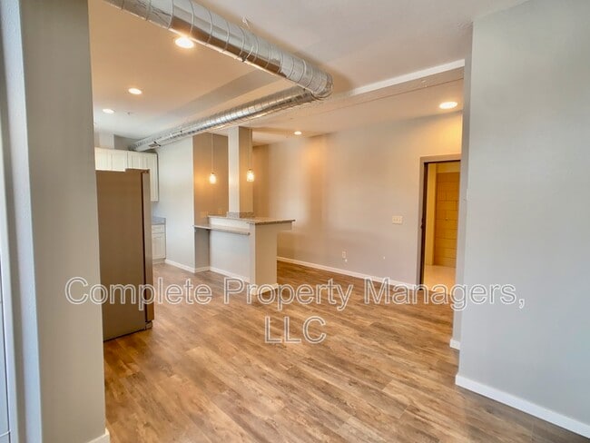 Photo - 207 E 4th St