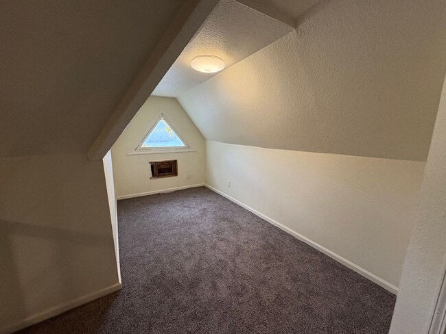 Photo - 1065 College St Unidad D