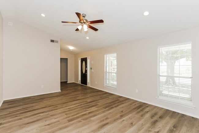 Photo - 912 Eagle Dr