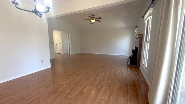 Photo - 36 Kirkcaldy Dr