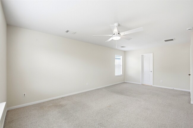 Photo - 526 Remington Lodge Ct