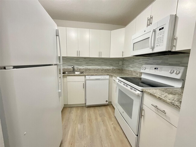 Building Photo - 9517 Fontainebleau Blvd Unit 601-105