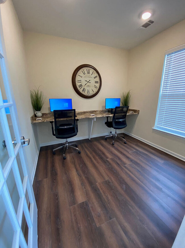 Photo - Sunnybrook Pointe Apartments