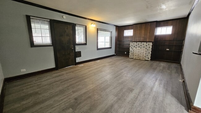 Photo - 2429 E 16th St
