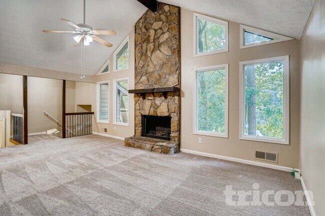 Photo - 136 Creekview Dr