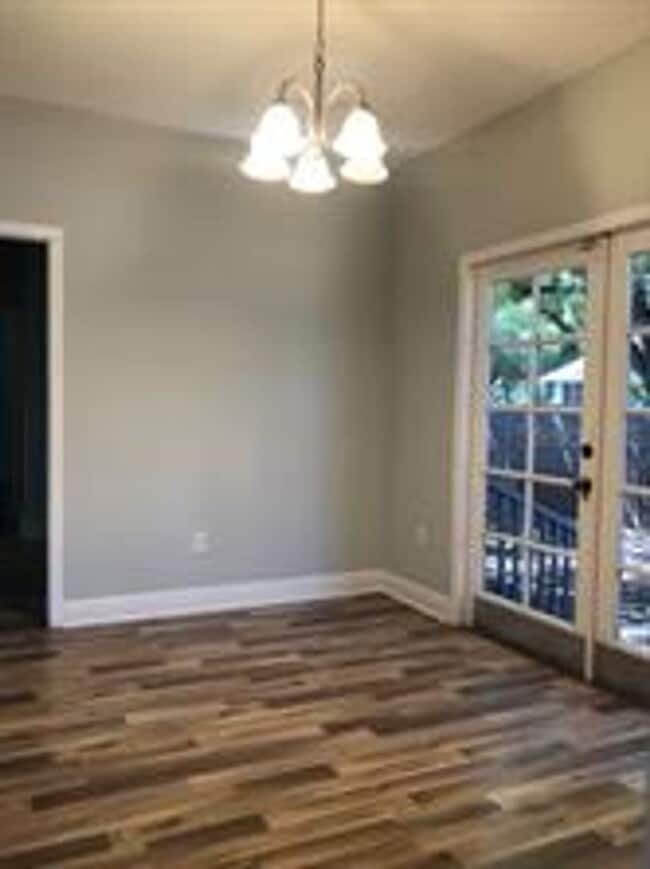 Photo - 2 Bedroom / 2 Bath Bungalow in Sanford's Historic District!