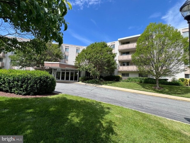 Photo - 7501 Democracy Blvd Condo Unit B-432