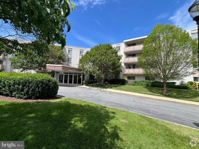 Building Photo - 7501 Democracy Blvd Unit B-432 Rental