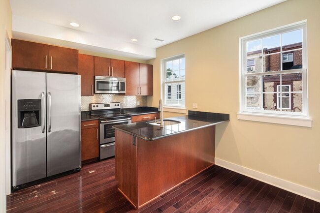 Building Photo - 2608 Webster St Unit B