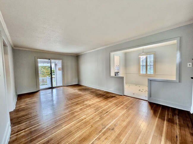 Photo - Darling 2 Bed 1 Bath 1940's Cottage Near M...