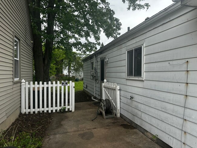 Photo - 3 Bedroom Home In Harper Woods