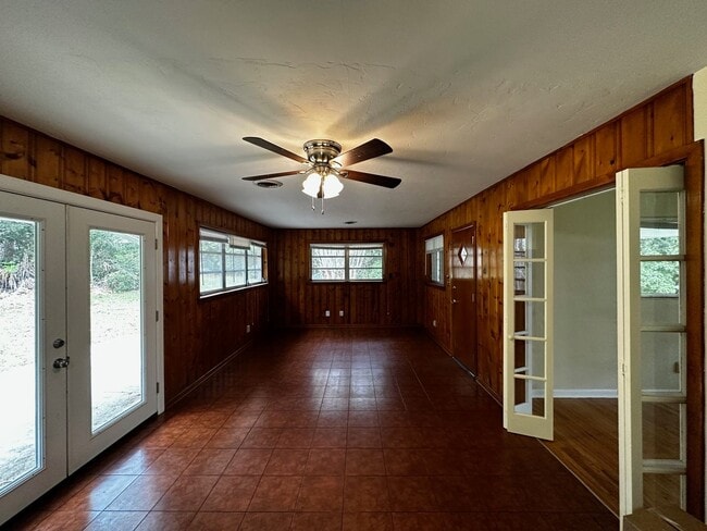 Photo - 2214 Joyner Dr