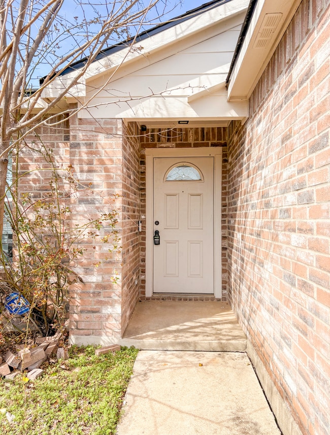 Photo - 2909 Blackburn Dr