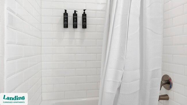 Photo - 2323 E Highland Ave Unidad 2111.1410131