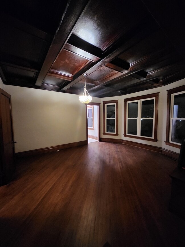 Photo - 403 W 4th St