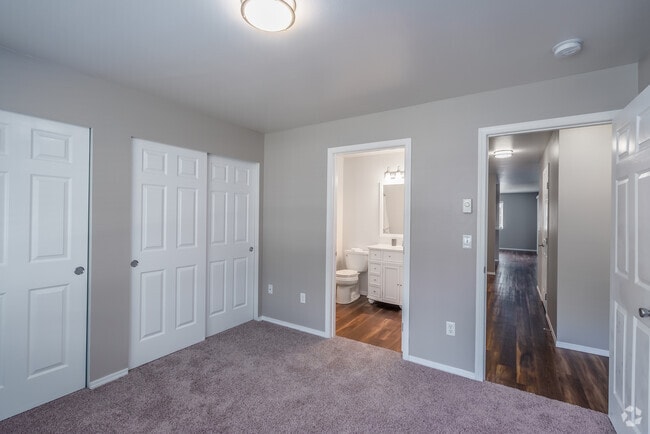3BD, 2 BA - 1,172SF