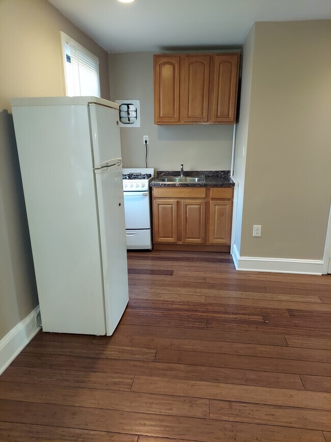 Photo - 184 E Huntingdon St