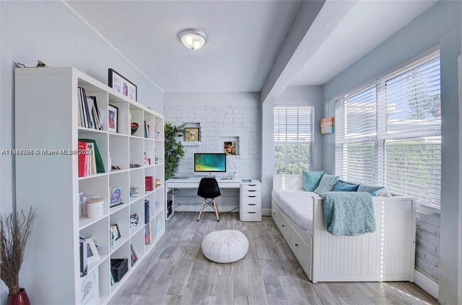 Photo - 1561 71st St