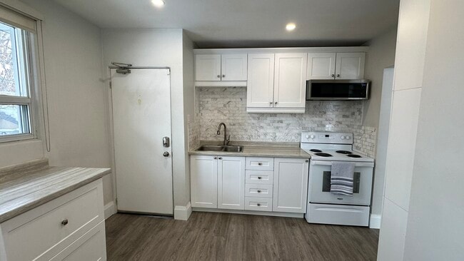 Building Photo - 142 Maurice Crt Unit 3-Bed