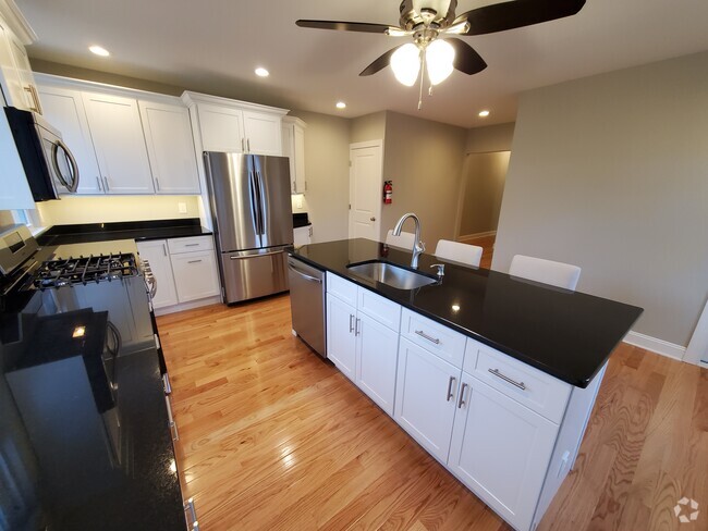 Building Photo - 2120 Lexington Ave Unit 2122 #2 Rental