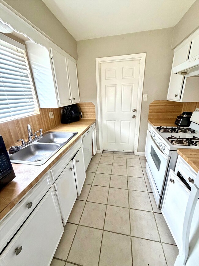 Photo - 4808 Fairhaven St