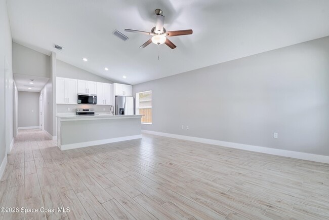 Photo - 857 Dunbar St