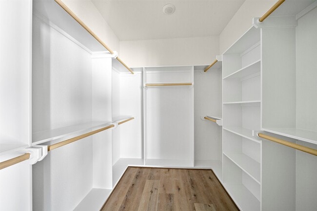 Photo - 2708 Nagle St